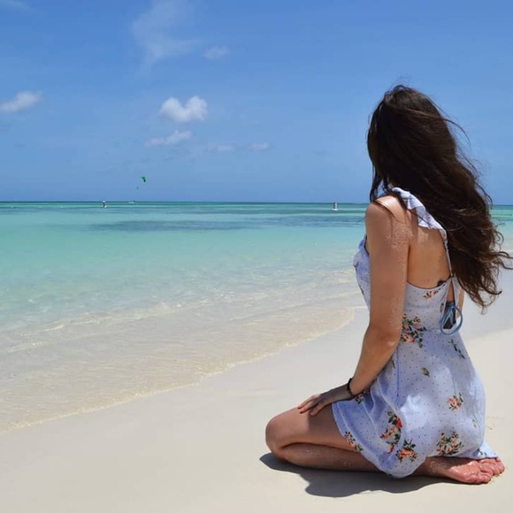 Meet your Posher, Stephanie - Picture 2 of 3